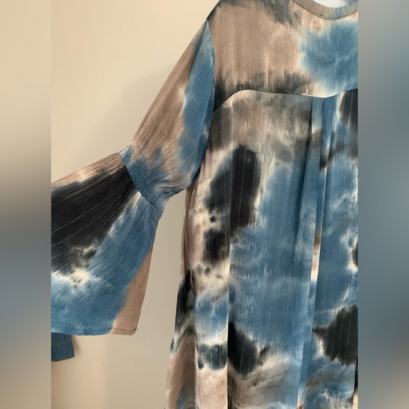 NWT Umgee Tie-Dye Keyhole Tunic Top in Blue, Black  and Taupe - Picture 3 of 16